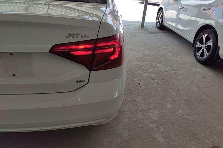 Used Volkswagen Jetta 2017 1.5L Manual Fashion Edition Right Rear Taillight