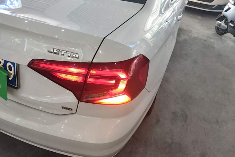 Used Volkswagen Jetta 2017 1.5L Manual Fashion Edition Right Rear Taillight