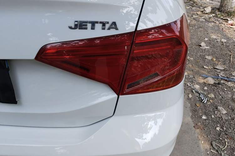 Used Volkswagen Jetta 2017 1.4L Manual Fashion Edition Right Rear Taillight