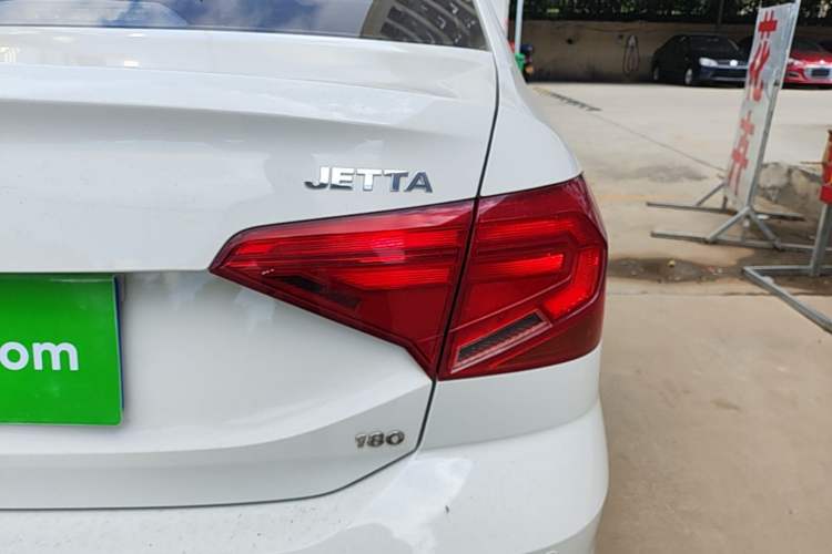 Used Volkswagen Jetta 2017 1.5L Manual Fashion Edition Right Rear Taillight