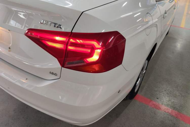 Used Volkswagen Jetta 2017 1.5L Manual Fashion Edition Right Rear Taillight