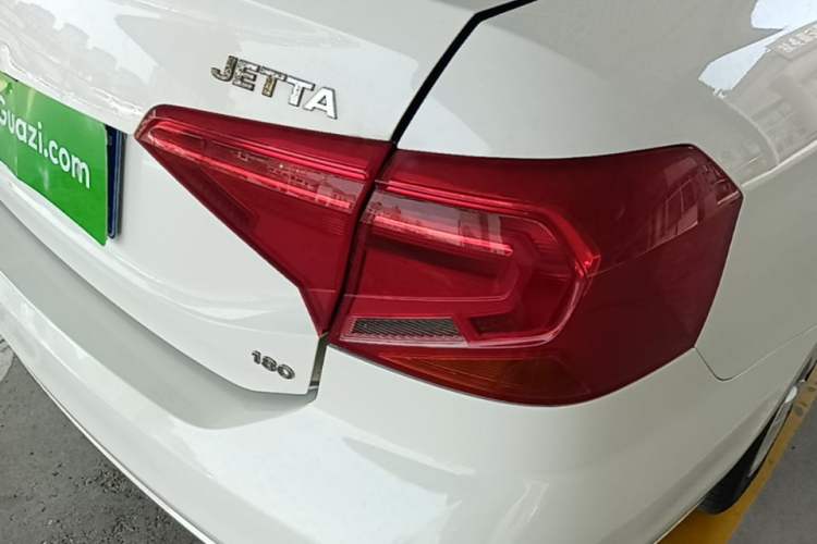 Used Volkswagen Jetta 2017 1.5L Manual Fashion Edition Right Rear Taillight