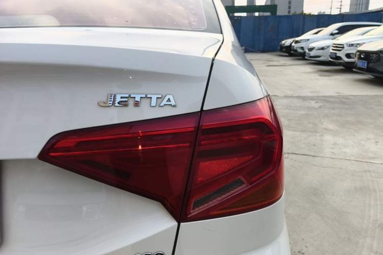 Used Volkswagen Jetta 2017 1.5L Manual Fashion Edition Right Rear Taillight
