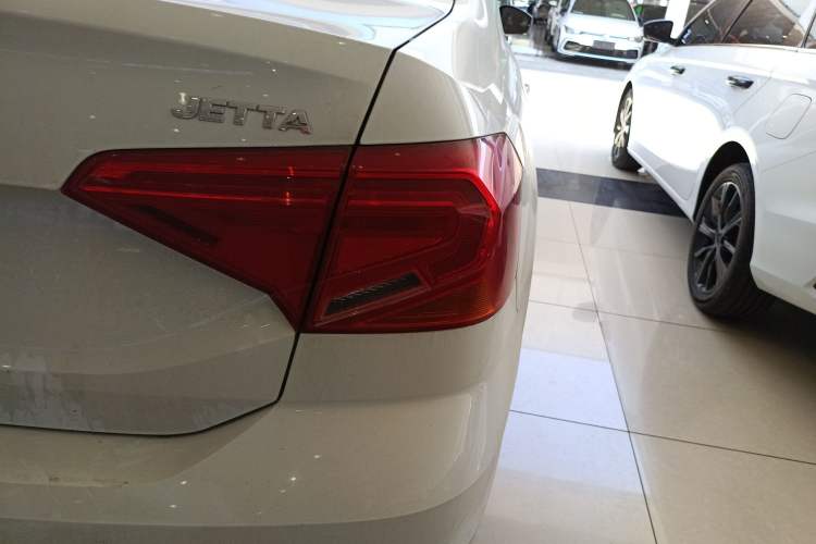 Used Volkswagen Jetta 2017 1.4L Manual Fashion Edition Right Rear Taillight