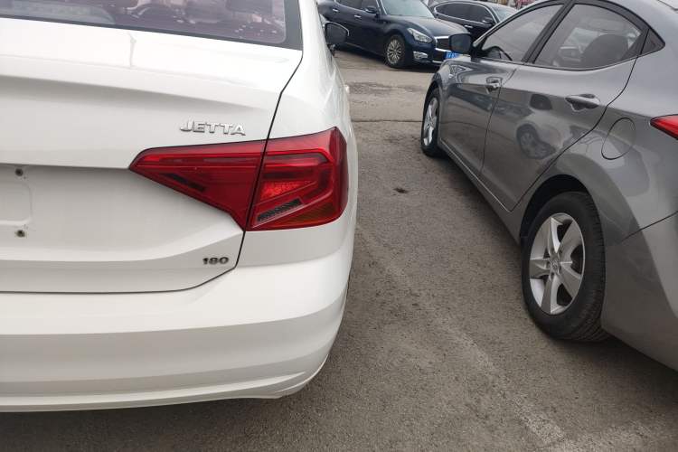 Used Volkswagen Jetta 2017 1.5L Manual Fashion Edition Right Rear Taillight