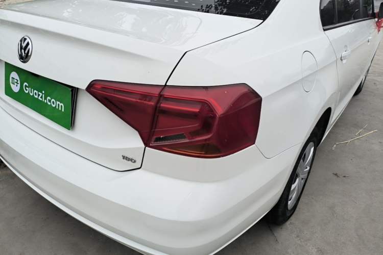 Used Volkswagen Jetta 2017 1.5L Manual Fashion Edition Right Rear Taillight