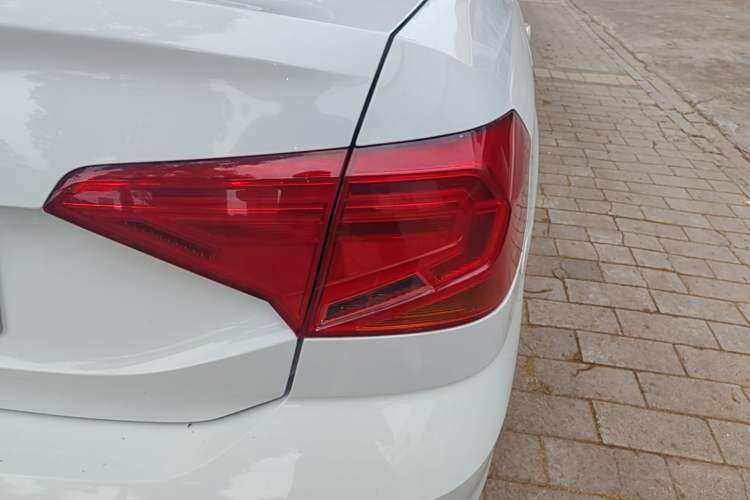 Used Volkswagen Jetta 2017 1.5L Manual Fashion Edition Right Rear Taillight