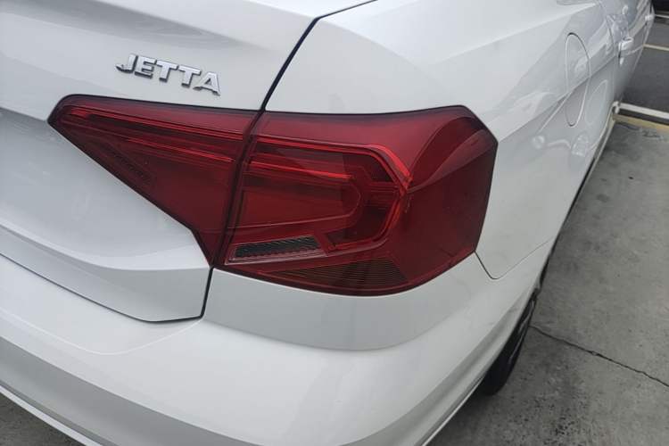 Used Volkswagen Jetta 2017 1.4L Manual Fashion Edition Right Rear Taillight