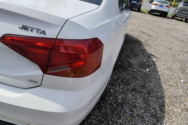 Used Volkswagen Jetta 2017 1.5L Manual Fashion Edition Right Rear Taillight