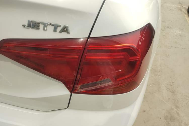 Used Volkswagen Jetta 2017 1.5L Manual Fashion Edition Right Rear Taillight