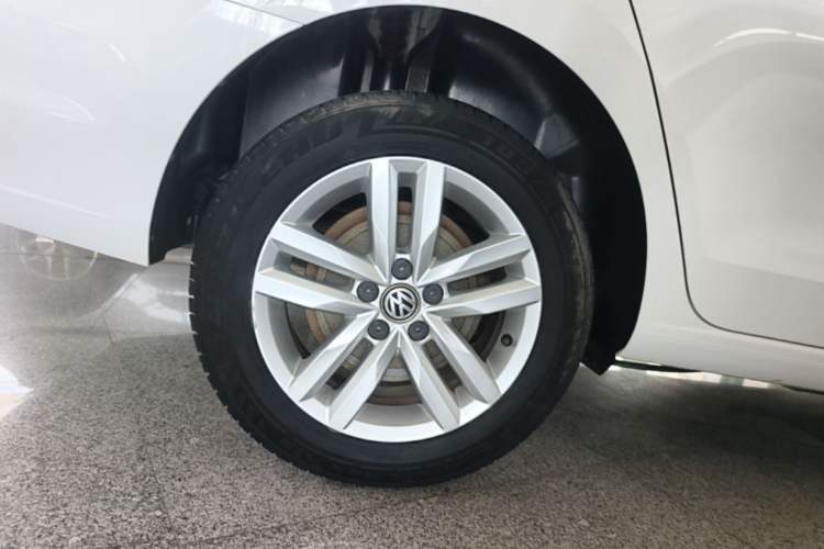 Used Volkswagen Jetta 2017 1.5L Automatic Comfort Model Right Rear Wheel Hub