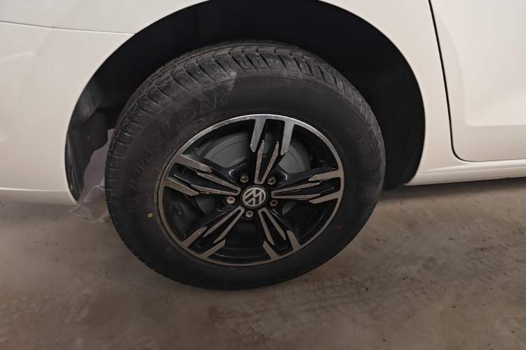 Used Volkswagen Jetta 2017 1.4L Manual Fashion Edition Right Rear Wheel Hub