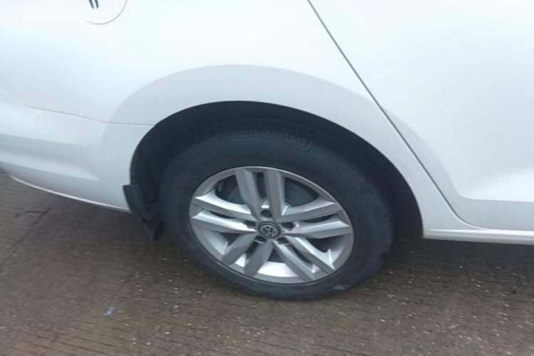 Used Volkswagen Jetta 2017 1.5L Automatic Comfort Model Right Rear Wheel Hub
