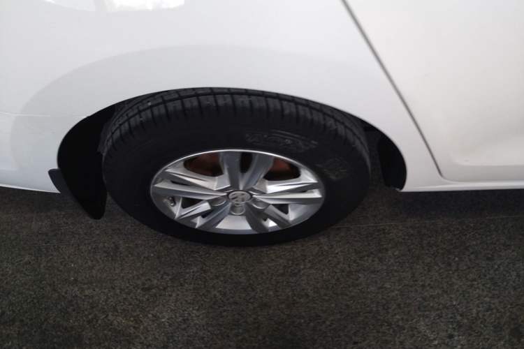 Used Volkswagen Jetta 2017 1.4L Manual Fashion Edition Right Rear Wheel Hub