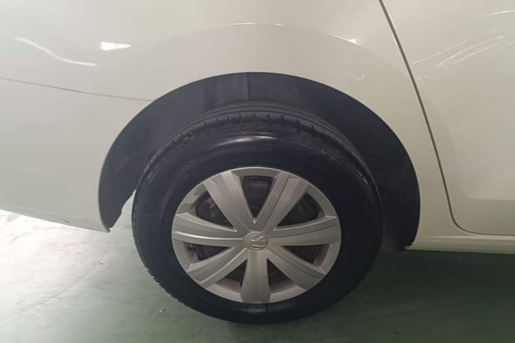 Used Volkswagen Jetta 2017 1.4L Manual Fashion Edition Right Rear Wheel Hub