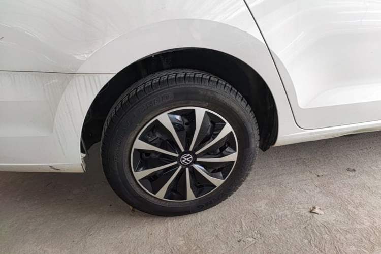 Used Volkswagen Jetta 2017 1.5L Manual Fashion Edition Right Rear Wheel Hub