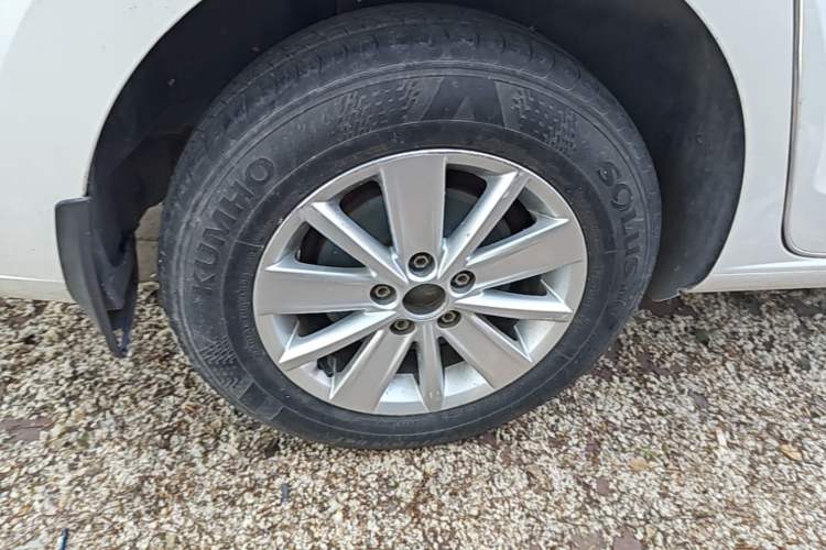 Used Volkswagen Jetta 2017 1.5L Automatic Fashion Model Right Rear Wheel Hub