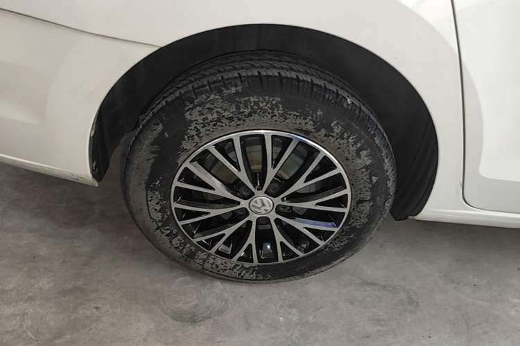 Used Volkswagen Jetta 2017 1.5L Manual Fashion Edition Right Rear Wheel Hub