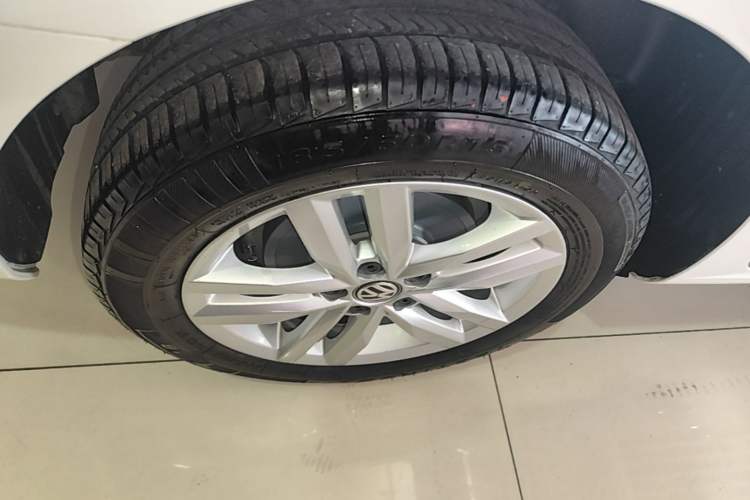 Used Volkswagen Jetta 2017 1.5L Automatic Comfort Model Right Rear Wheel Hub