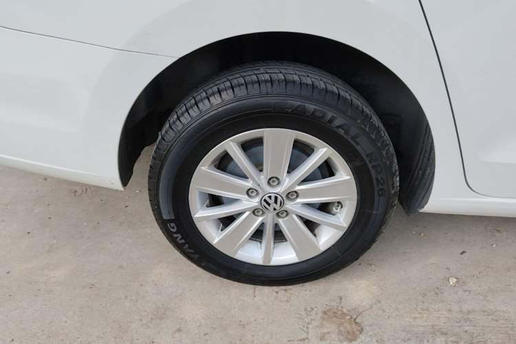 Used Volkswagen Jetta 2017 1.4L Manual Fashion Edition Right Rear Wheel Hub