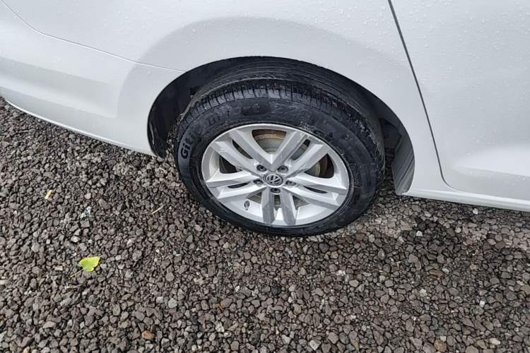 Used Volkswagen Jetta 2017 1.4L Manual Comfort Model Right Rear Wheel Hub