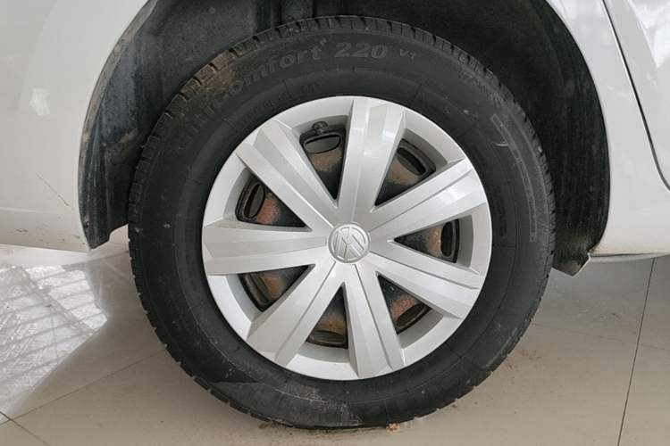 Used Volkswagen Jetta 2017 1.4L Manual Fashion Edition Right Rear Wheel Hub