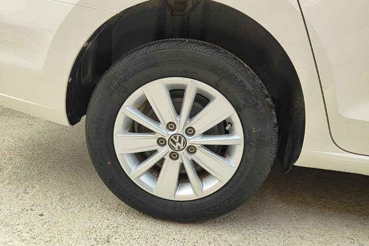 Used Volkswagen Jetta 2017 1.4L Manual Fashion Edition Right Rear Wheel Hub