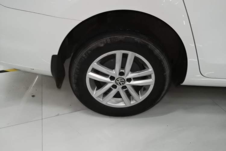 Used Volkswagen Jetta 2017 1.4L Manual Fashion Edition Right Rear Wheel Hub