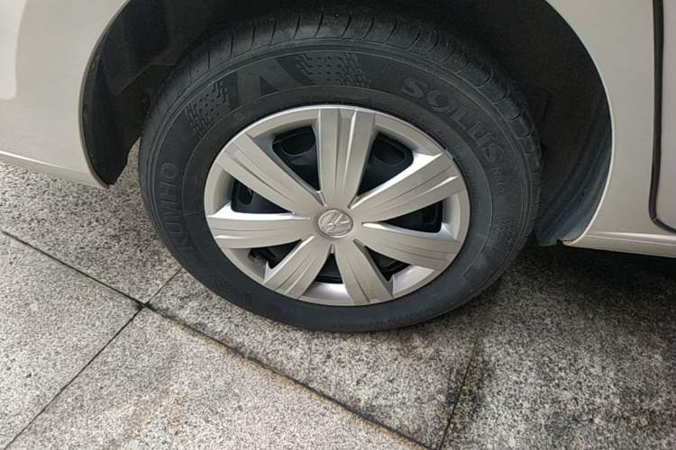Used Volkswagen Jetta 2017 1.5L Manual Fashion Edition Right Rear Wheel Hub