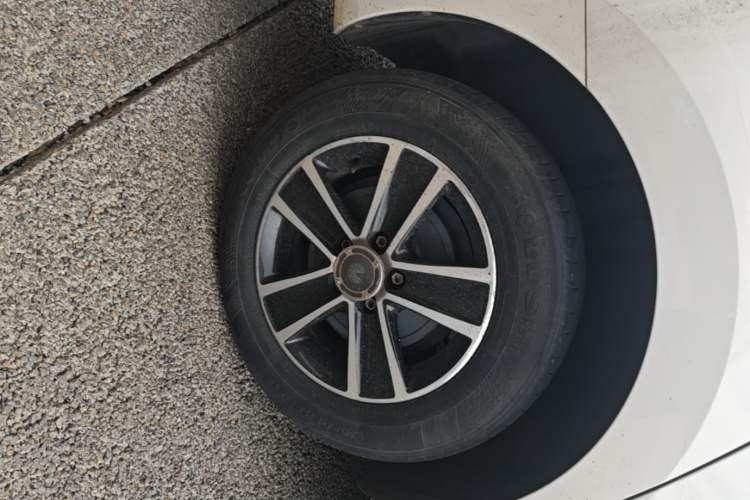 Used Volkswagen Jetta 2017 1.4L Manual Fashion Edition Right Rear Wheel Hub