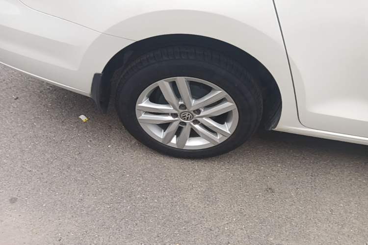 Used Volkswagen Jetta 2017 1.4L Manual Comfort Model Right Rear Wheel Hub