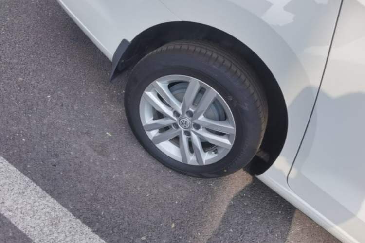 Used Volkswagen Jetta 2017 1.5L Automatic Comfort Model Right Rear Wheel Hub