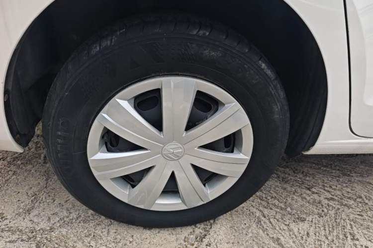 Used Volkswagen Jetta 2017 1.4L Manual Fashion Edition Right Rear Wheel Hub