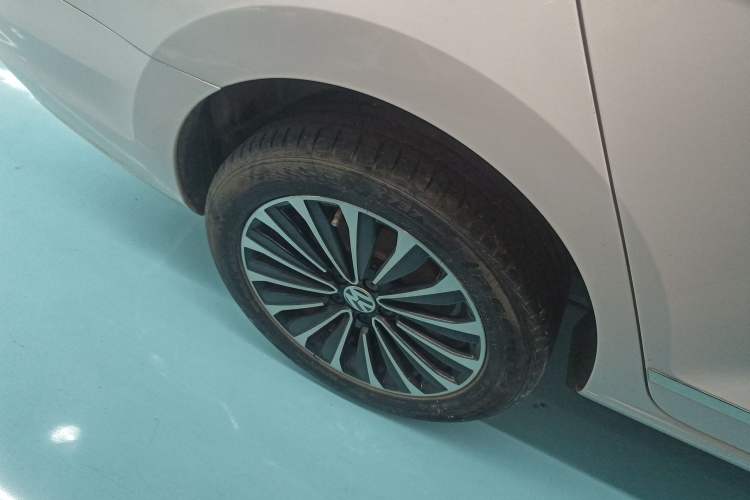 Used Volkswagen Jetta 2017 1.5L Automatic Comfort Model Right Rear Wheel Hub