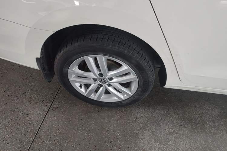 Used Volkswagen Jetta 2017 1.4L Manual Comfort Model Right Rear Wheel Hub