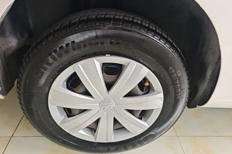 Used Volkswagen Jetta 2017 1.4L Manual Fashion Edition Right Rear Wheel Hub