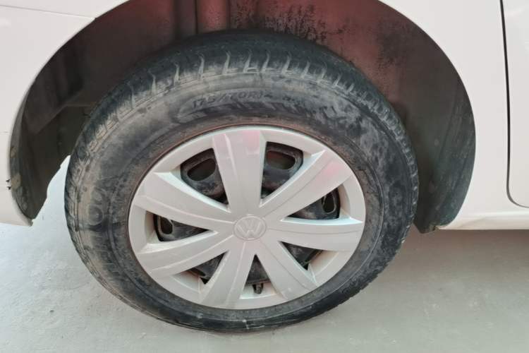 Used Volkswagen Jetta 2017 1.4L Manual Fashion Edition Right Rear Wheel Hub