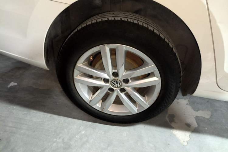 Used Volkswagen Jetta 2017 1.5L Manual Comfort Model Right Rear Wheel Hub