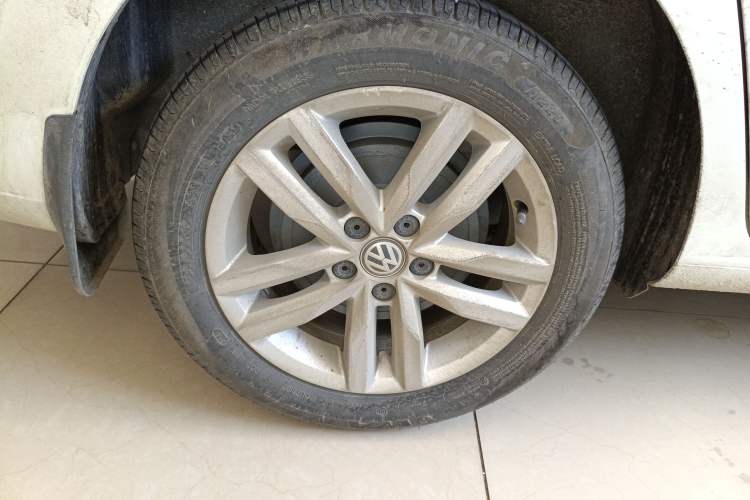 Used Volkswagen Jetta 2017 1.4L Manual Fashion Edition Right Rear Wheel Hub