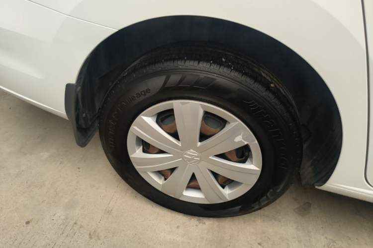 Used Volkswagen Jetta 2017 1.4L Manual Fashion Edition Right Rear Wheel Hub