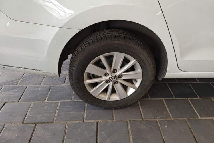 Used Volkswagen Jetta 2017 1.4L Manual Fashion Edition Right Rear Wheel Hub
