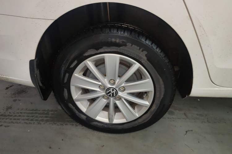 Used Volkswagen Jetta 2017 1.4L Manual Fashion Edition Right Rear Wheel Hub