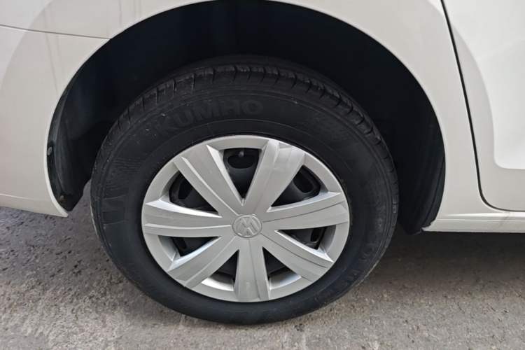 Used Volkswagen Jetta 2017 1.4L Manual Fashion Edition Right Rear Wheel Hub