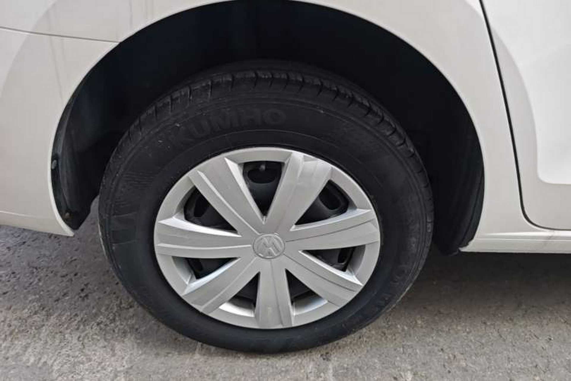 Used Volkswagen Jetta 2017 1.4L Manual Fashion Edition Right Rear Wheel Hub