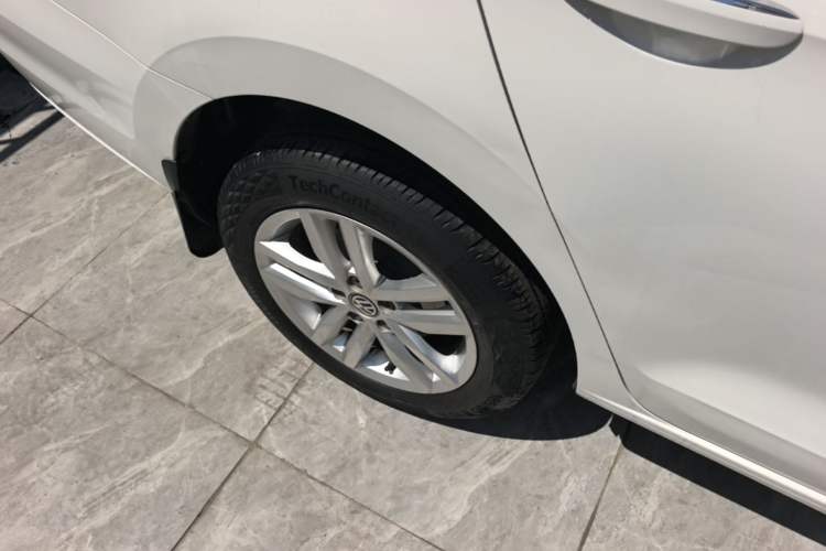 Used Volkswagen Jetta 2017 1.4L Manual Comfort Model Right Rear Wheel Hub