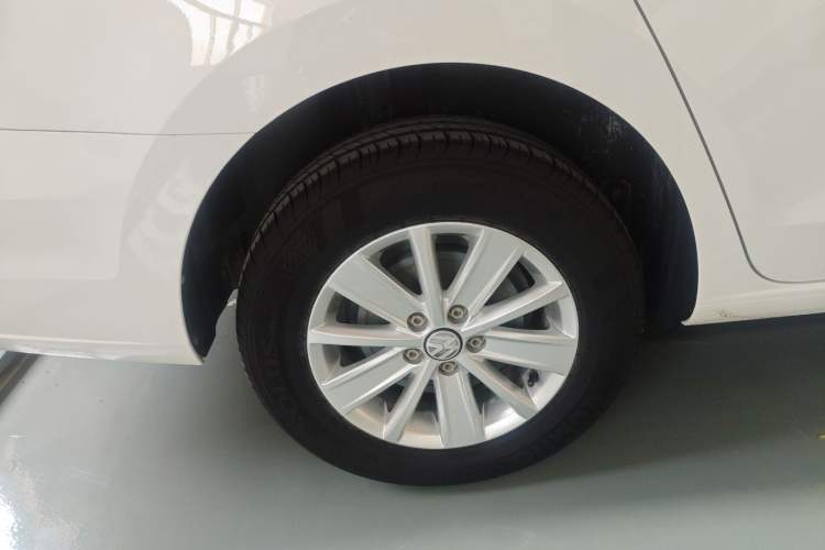 Used Volkswagen Jetta 2017 1.4L Manual Fashion Edition Right Rear Wheel Hub