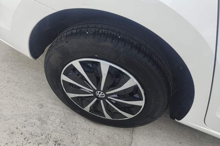 Used Volkswagen Jetta 2017 1.4L Manual Fashion Edition Right Rear Wheel Hub