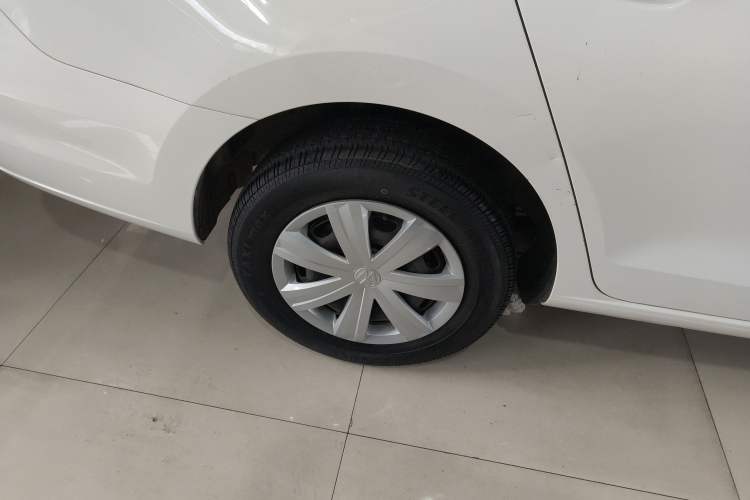 Used Volkswagen Jetta 2017 1.4L Manual Fashion Edition Right Rear Wheel Hub