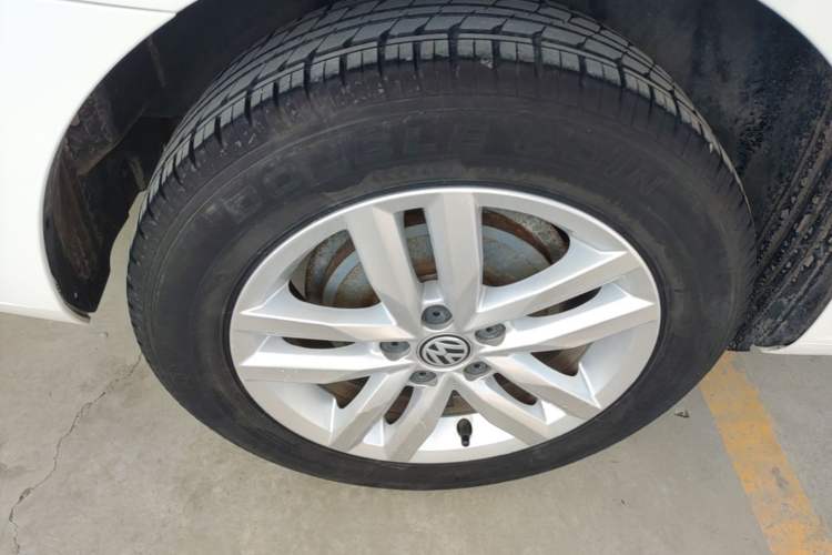 Used Volkswagen Jetta 2017 1.5L Manual Comfort Model Right Rear Wheel Hub