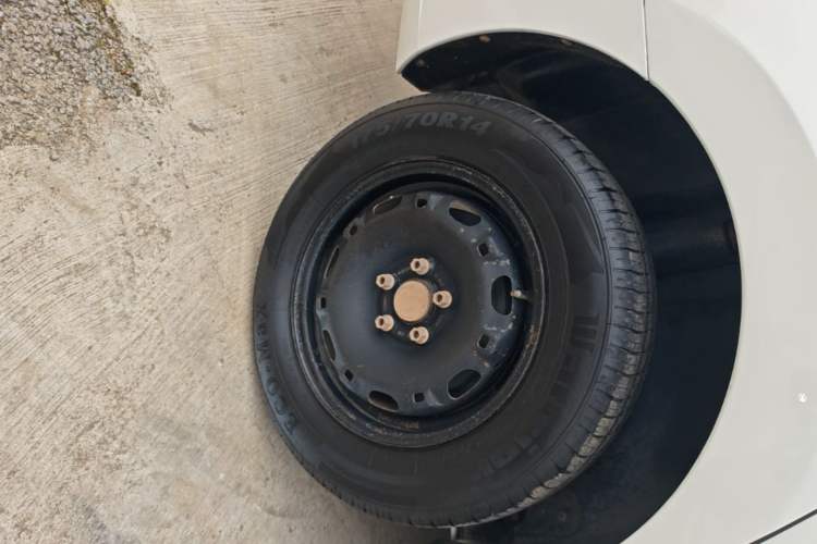 Used Volkswagen Jetta 2017 1.4L Manual Fashion Edition Right Rear Wheel Hub